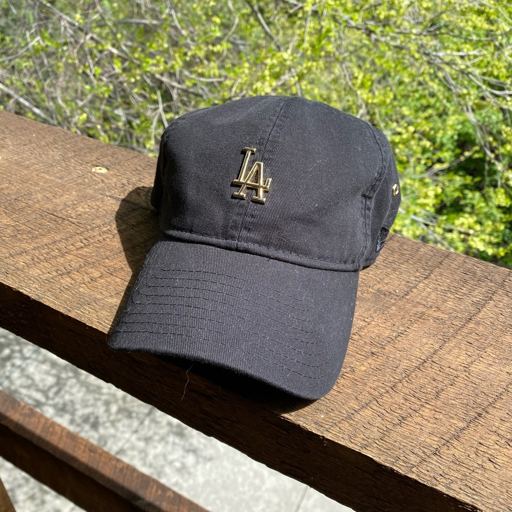 One size LA baseball cap black/gold